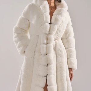 AKIRA BERLIN HOODED FAUX FUR IN WHITE Size L/XLL/XL